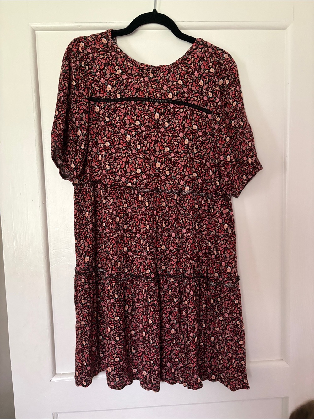 Floral Tiered Short-Sleeve Dress in Maroon and Pink